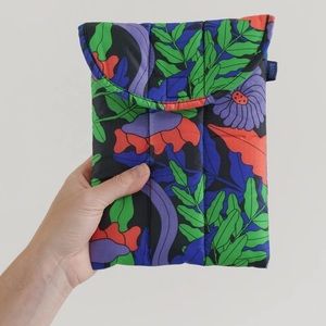 NWT Puffy Tablet Sleeve 8"